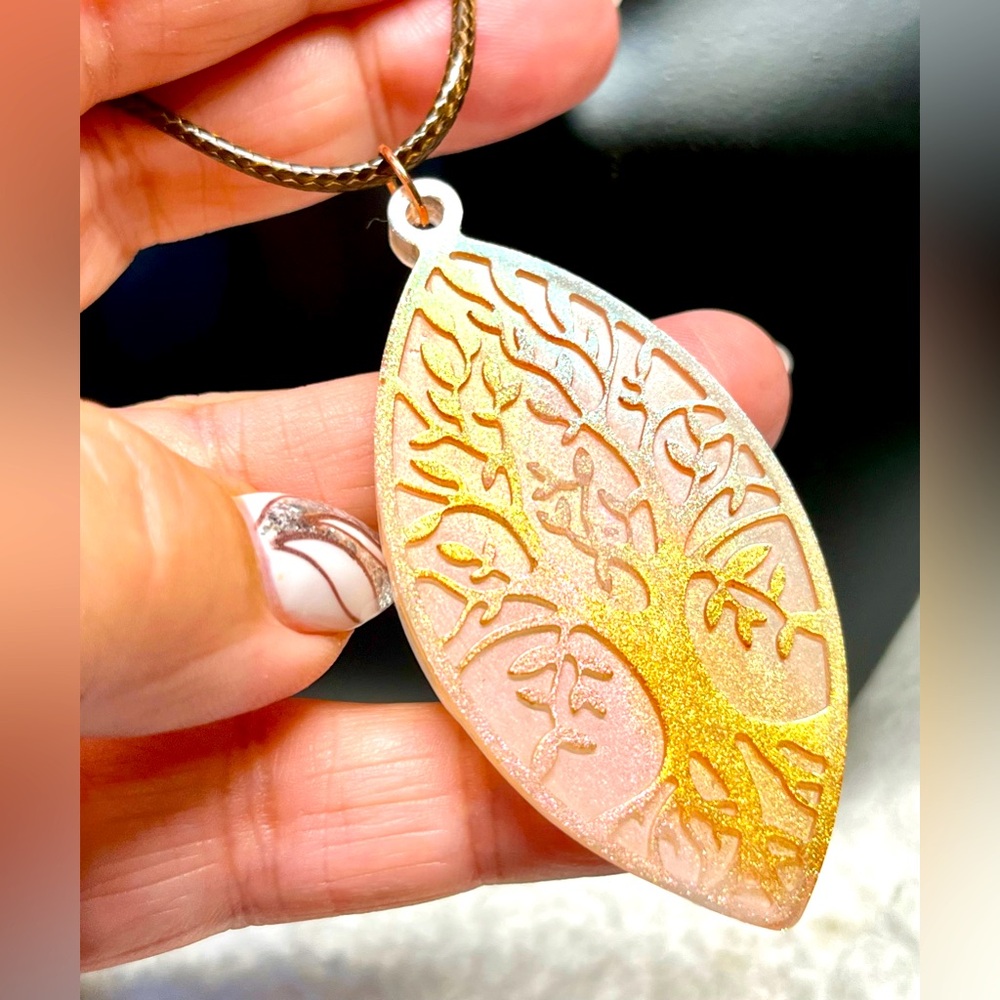 🌸💖cute handmade TREE OF LIFE-resin pendant with cord